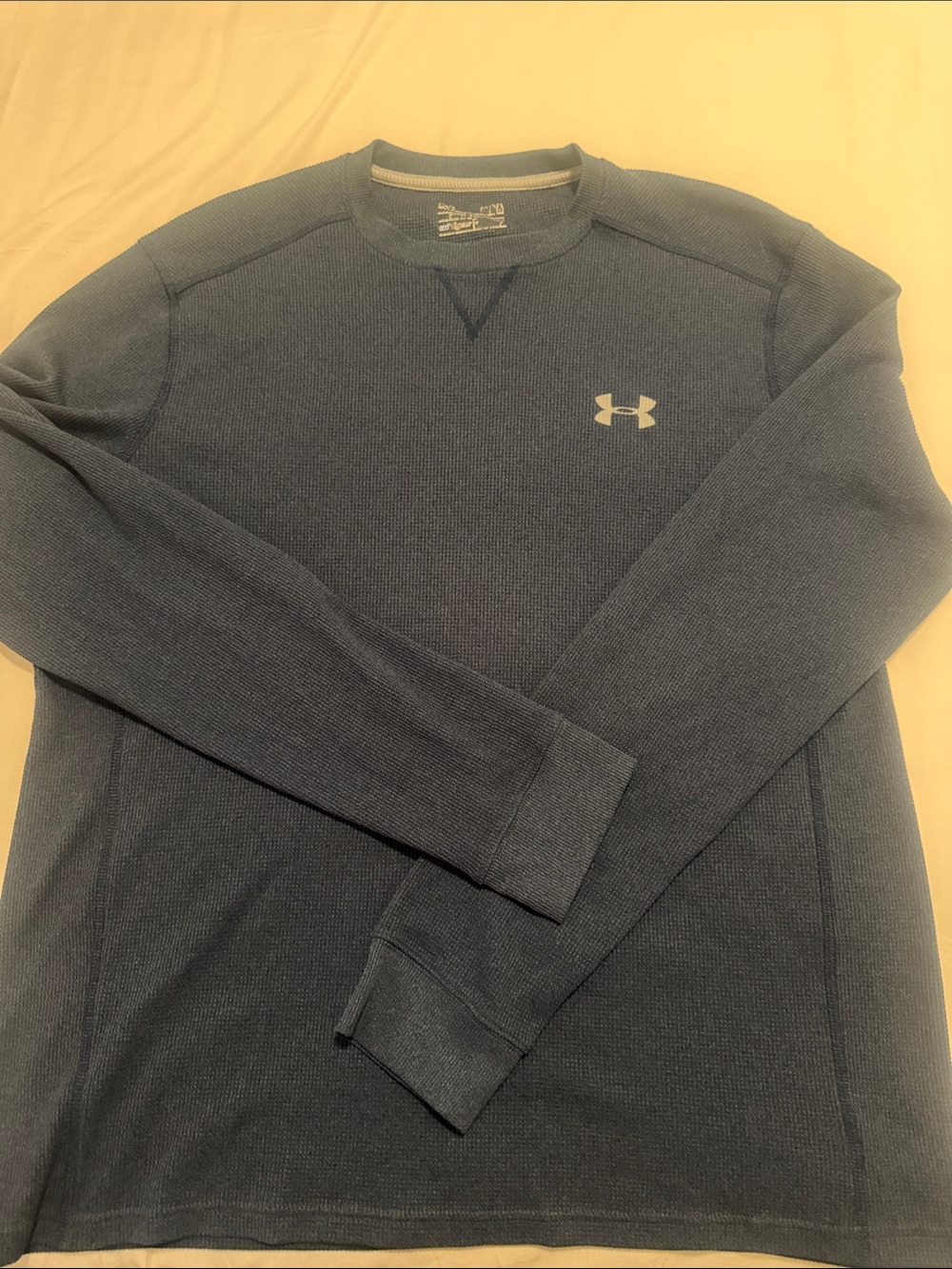 Under Armour Men’s Navy Blue Long-Sleeve thermal Crewneck